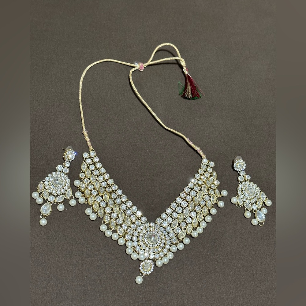 Kundon necklace and earrings set